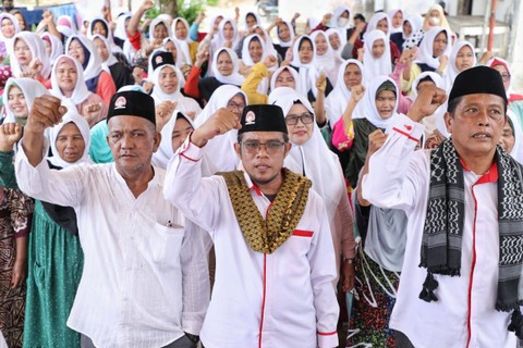Relawan Ustaz Sahabat (Usbat) Ganjar Sumut menggelar pelatihan menyalatkan jenazah untuk masyarakat di Kampung Martua, Kelurahan Aek Tolang, Kecamatan Tukka, Kabupaten Tapanuli Tengah, Sumatera Utara pada Sabtu (18/3/2023). Foto: Dok. Istimewa
