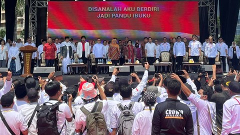 Megawati hingga Tito saat menghadiri peringatan 9 tahun UU Desa di GBK, Minggu (19/3/2023). Foto: Haya Syahira/kumparan