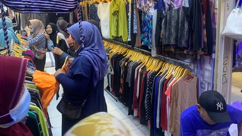 Suasana di Pasar Senen, Minggu (19/3/2023). Foto: Nabil Jahja/kumparan