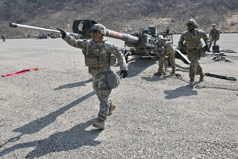 Tentara AS mengambil bagian dalam latihan militer bersama Freedom Shield antara Korea Selatan dan AS di Pocheon, Korea Selatan, Minggu (19/3/2023).  Foto: Jung Yeon-je / AFP