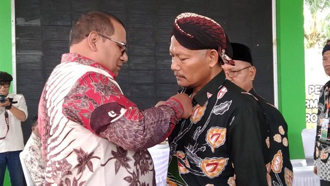 Pemasangan PIN Ikaswara PBD oleh Penjabat Gubernur Papua Barat Daya, foto: Yanti/BalleoNEWS