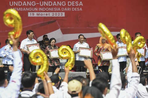 Ketua BPIP Megawati Soekarnoputri bersama Menko Marves Luhut Binsar Pandjaitan, Mendagri Tito Karnavian, dan Gubernur Jawa Timur Khofifah Indar Parawansa menghadiri  HUT ke-9 UU Desa di kawasan Gelora Bung Karno, Jakarta, Minggu (19/3/2023). Foto: Hafidz Mubarak A/ANTARA FOTO