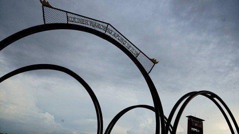Bangunan plang di kawasan dermaga pelabuhan ampera Palembang yang mempercantik kawasan tersebut, Minggu (19/3) Foto: abp/Urban Id