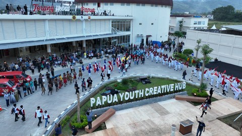 Ratusan anak muda Papua memeriahkan karnaval yang digelar PYCM. Foto: Dok. Istimewa