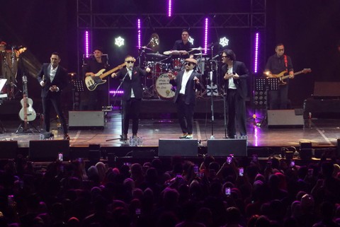 Trio Lestari with Rio Febrian ft. Rizky Febian tampil pada acara Jakarta Concert Week 2023 di JCC Senayan, Jakarta, Minggu (19/3/2023). Foto: Iqbal Firdaus/kumparan