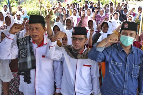 Doa bersama yang digelar Ustaz Sahabat (Usbat) Ganjar Sumut dan Majelis Taklim Al-Ikhsan di Kampung Sebelah, Kelurahan Hutabalang, Kecamatan Badiri, Kabupaten Tapanuli Tengah, pada Minggu (19/3/2023). Foto: Dok. Istimewa