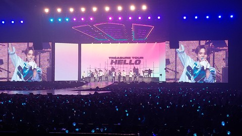 Yoshi Treasure menyapa Teume dalam konser hari kedua, Minggu (19/3). Foto: Nabila Ulfa Jayanti/kumparan