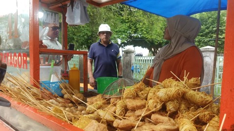 Sejumlah pedagang kuliner di Banda Aceh yang mengeluhkan harga gas LPG 3 kg di atas HET. Foto: Zuhri Noviandi/kumparan
