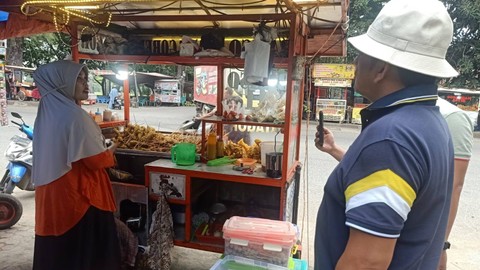 Sejumlah pedagang kuliner di Banda Aceh yang mengeluhkan harga gas LPG 3 kg di atas HET. Foto: Zuhri Noviandi/kumparan
