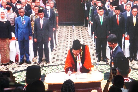 Ketua Mahkamah Konstitusi Anwar Usman saat pelantikan di Gedung MK, Jakarta (20/3/2023).  Foto: Iqbal Firdaus/kumparan