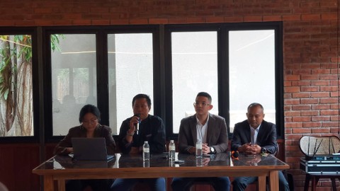Corporate Chef of Talaga Sampireun, Giyatno Gunardi (kedua kiri) saat konferensi pers soft opening Talaga Sampireun Menteng di Senen, Jakarta Pusat, Selasa (21/3/2023). Foto: Gitario Vista Inasis/kumparan