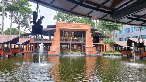 Restoran Talaga Sampireun Menteng di Jl. Kramat Kwitang, Senen, Jakarta Pusat, Selasa (21/3/2023).   Foto: Gitario Vista Inasis/kumparan