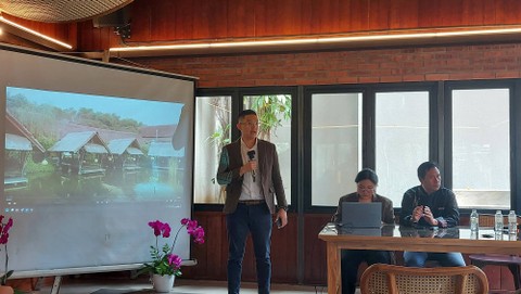 Direktur Talaga Sampireun Menteng, Kalvin Lie saat konferensi pers soft opening Talaga Sampireun Menteng di Senen, Jakarta Pusat, Selasa (21/3/2023). Foto: Gitario Vista Inasis/kumparan