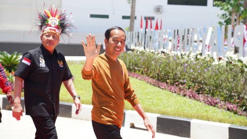 Presiden Jokowi bersama Kepala BIN, Budi Gunawan saat berada di Jayapura meresmikan Papua Youth Creative Hub. Foto: istimewa