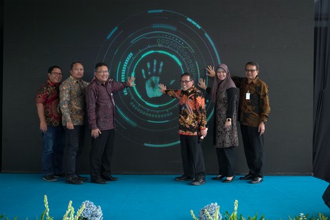 Direksi Krakatau Steel resmikan gedung command center. Foto: Dok. Krakatau Steel