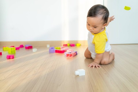 Ilustrasi anak melempar mainan. Foto: Teerawat Anothaistaporn/Shutterstock
