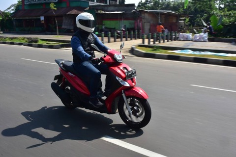 Ilustrasi berkendara sepeda motor. Foto: dok. Ary Dwinoviansyah