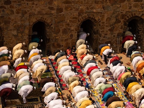 Istilah hukum melaksanakan salat tarawih bagi umat Islam. Sumber: unsplash.com.