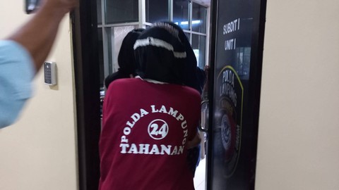 Pelaku yang berhasil diamankan. | Foto: Sinta Yuliana/Lampung Geh