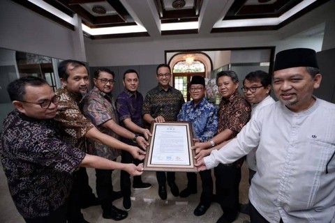 Piagam Kerjasama Tiga Partai. Foto: Instagram/@aniesbaswedan