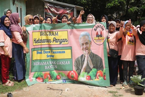 Antusiasme warga saat mengikuti kegiatan budi daya tanaman sayur. Foto: Dok. Istimewa