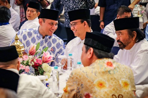 Bakal Calon Presiden Anies Baswedan bersama Ketum Demokrat AHY, dan Ketum NasDem Surya Paloh, menghadiri acara buka bersama di Kantor DPP Partai Nasdem, Jakarta, Sabtu (25/3/2023). Foto: Jamal Ramadhan/kumparan