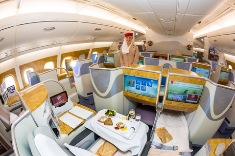 Kelas Bisnis di pesawat Emirates A380. Foto: Shutterstock