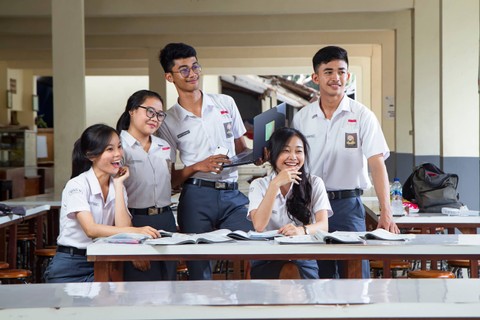 Ilustrasi anak SMA perempuan. Foto: Shutterstock