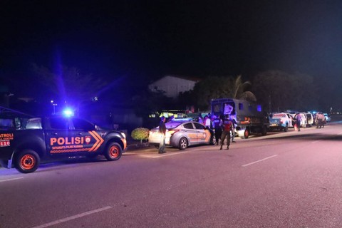 Petugas memeriksa lokasi yang kerap dijadikan lokasi aksi balap liar. Foto: Istimewa