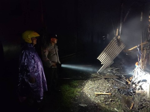Kandang Peternakan di Kediri Terbakar, Belasan Ribu Ayam Terpanggang