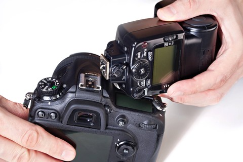 Ilustrasi hot shoe. Foto: Sergey Ryzhov/Shutterstock