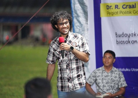 Graal saat berdiskusi dengan warga Lelilef, Halteng, pada 16 Maret 2023. Foto: Istimewa