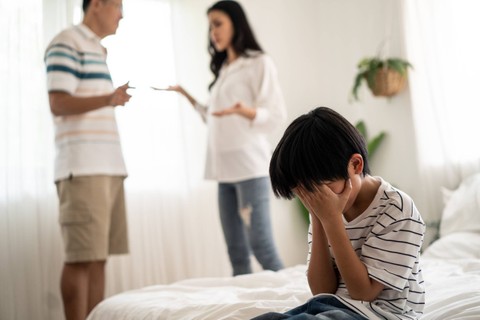 Ilustrasi anak terdampak broken home. Foto: Hananeko_Studio/Shutterstock