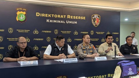 Jumpa pers pengungkapan kasus penipuan travel umrah di Mapolda Metro Jaya, Jakarta, Kamis (30/3/2023). Foto: Jonathan Devin/kumparan