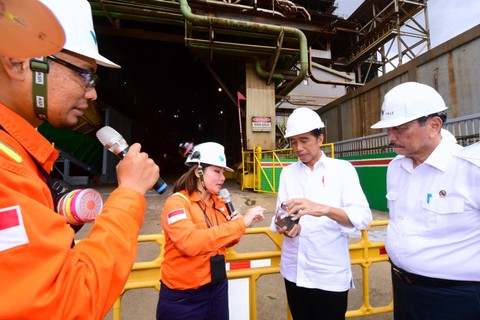 Presiden Jokowi saat mengunjungi pabrik PT Vale Indonesia Tbk di Sorowako, Sulawesi Selatan, Kamis (30/3/2023). Foto: Muchlis Jr/Biro Pers Sekretariat Presiden