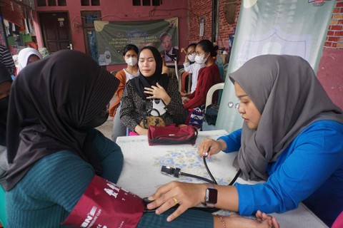 Kegiatan penyuluhan kesehatan untuk perempuan dan para ibu yang digelar Srikandi Ganjar Jabodetabek bersama bidan lulusan Kampus RSCM Jakarta di Pisangan Timur, Kota Jakarta Timur. Foto: Dok. Istimewa