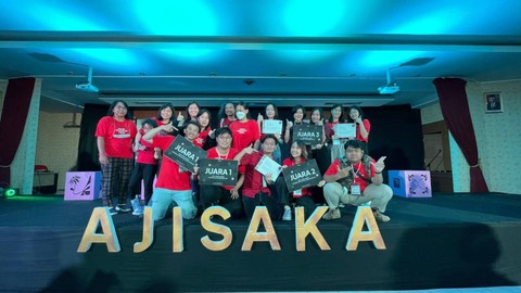 Tim Mahasiswa DKV PCU seusai menerima empat penghargaan di Ajisaka 2023.