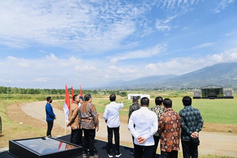 Presiden Jokowi saat meresmikan Kawasan Ekonomi Khusus (KEK) Lido, di Kabupaten Bogor, Jawa Barat, Jumat (31/3/2023). Foto: Laily Rachev/Biro Pers Sekretariat Presiden