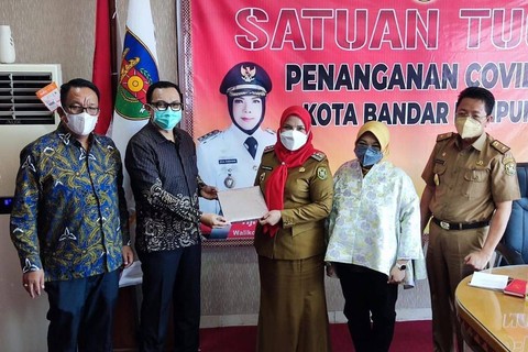 Corporate Affair Director Nestle Indonesia, Sufintri Rahayu, di sela pekerjaan. Foto: Dok. Pribadi