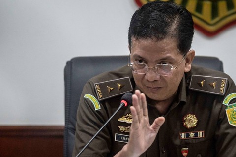 Direktur Penyidikan Jampidsus Kejaksaan Agung Kuntadi berbicara dalam konferensi pers terkait perkembangan kasus dugaan korupsi BTS di Gedung Puspenkum Kejaksaan Agung, Jakarta, Senin (13/3/2023). Foto: Aprilio Akbar/ANTARA FOTO