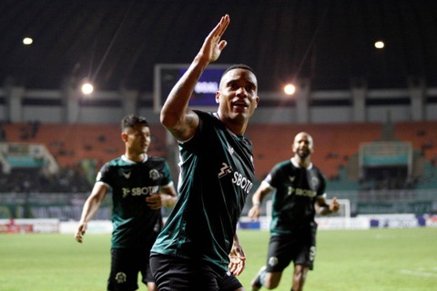 Pesepak bola Persikabo 1973 Pedro Gois melakukan selebrasi setelah mencetak gol ke gawang Barito Putera dalam lanjutan BRI Liga 1 di Stadion Pakansari, Kabupaten Bogor, Jawa Barat, Jumat (31/3/2023). Foto: Yulius Satria Wijaya/ANTARA FOTO