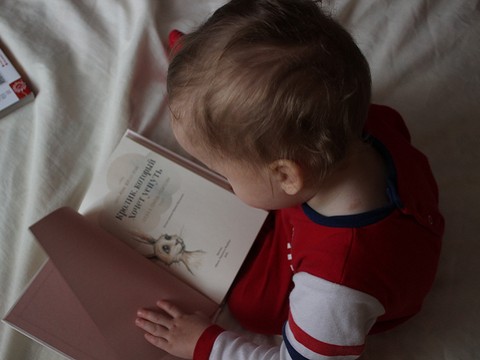 Ilustrasi Hari Buku Anak Sedunia. Sumber: unsplash.com.