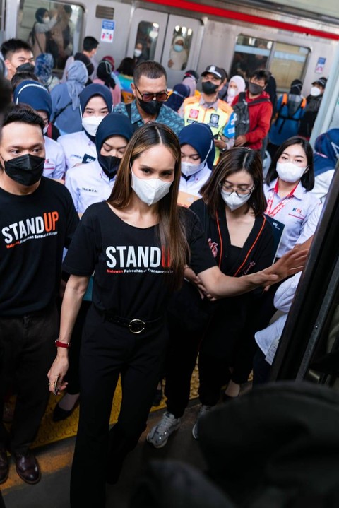 L'Oreal galakkan kampanye Stand Up Lawan Pelecehan Seksual di Transportasi Umum. Foto: Dok. L'Oreal Indonesia
