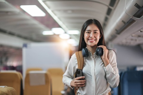 Ilustrasi penumpang pesawat. Foto: wichayada suwanachun/Shutterstock