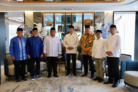Presiden Jokowi dan ketum parpol koalisi pemerintah bertemu 1 jam secara tertutup di DPP PAN, Minggu (2/4).  Foto: Dok. PAN