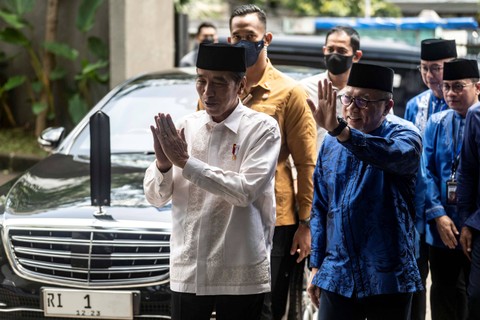 Presiden Joko Widodo menghadiri acara Silaturahmi Ramadhan 1444 H DPP PAN di Kantor DPP PAN, Jakarta, Minggu (2/4/2023).  Foto: Aprillio Akbar/ANTARA FOTO