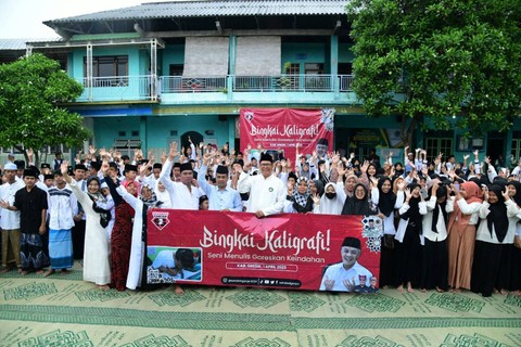 Para santri yang meramaikan kegiatan Bingkai Kaligrafi dan Seni Menulis Goreskan Keindahan. Foto: Dok. Istimewa