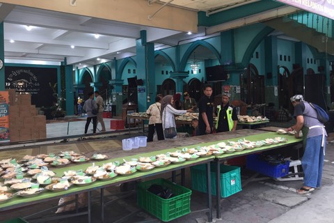 Suasana Kampung Ramadhan Jogokariyan (KRJ), Yogyakarta, Minggu (2/4). Foto: Arfiansyah Panji Purnandaru/kumparan