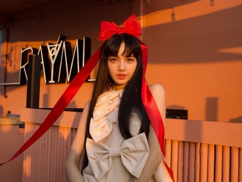 Penampilan Lisa Blackpink di pesta ulang tahun ke-26. Foto: Instagram/@lalalalisa_m