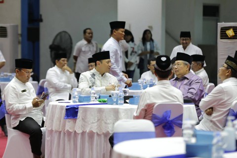 Sebanyak 80 Jenderal Purnawirawan TNI/Polri saat mendatangi Cikeas, Jawa Barat, Sabtu (1/4).  Foto: Partai Demokrat